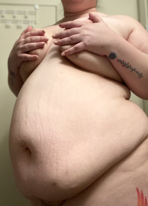 Watch Laura fatty's leaked NSFW photo on TwXstars