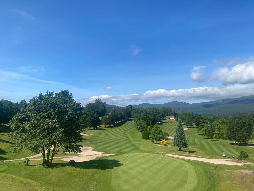 Balne_Mondariz's tweet photo. ¡Así iniciamos una nueva semana en el campo de golf!

#campodegolf #golfmondariz #golfcourt #nofilter https://t.co/VnJtxzLbMe