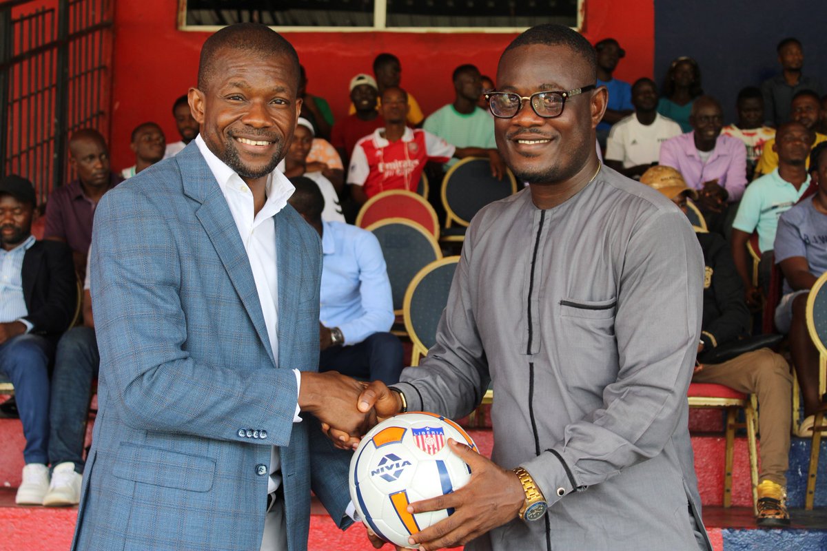 The Liberia Football Association (LFA), through the FIFA Forward Program, provided football materials to clubs in the first, second, and women’s upper, lower, and community divisions at the Antoinette Tubman Stadium on 8 May.