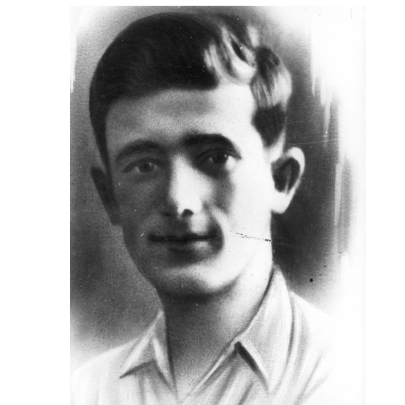 HolocaustMuseum's tweet photo. “The dream of my life has become true. Jewish self-defense in the Warsaw ghetto has become a fact. Jewish armed resistance and revenge have become a reality.”—Mordechai Anielewicz, Warsaw Ghetto Uprising leader
He died #OTD in 1943 in a bunker during the uprising. 📷: Yad Vashem