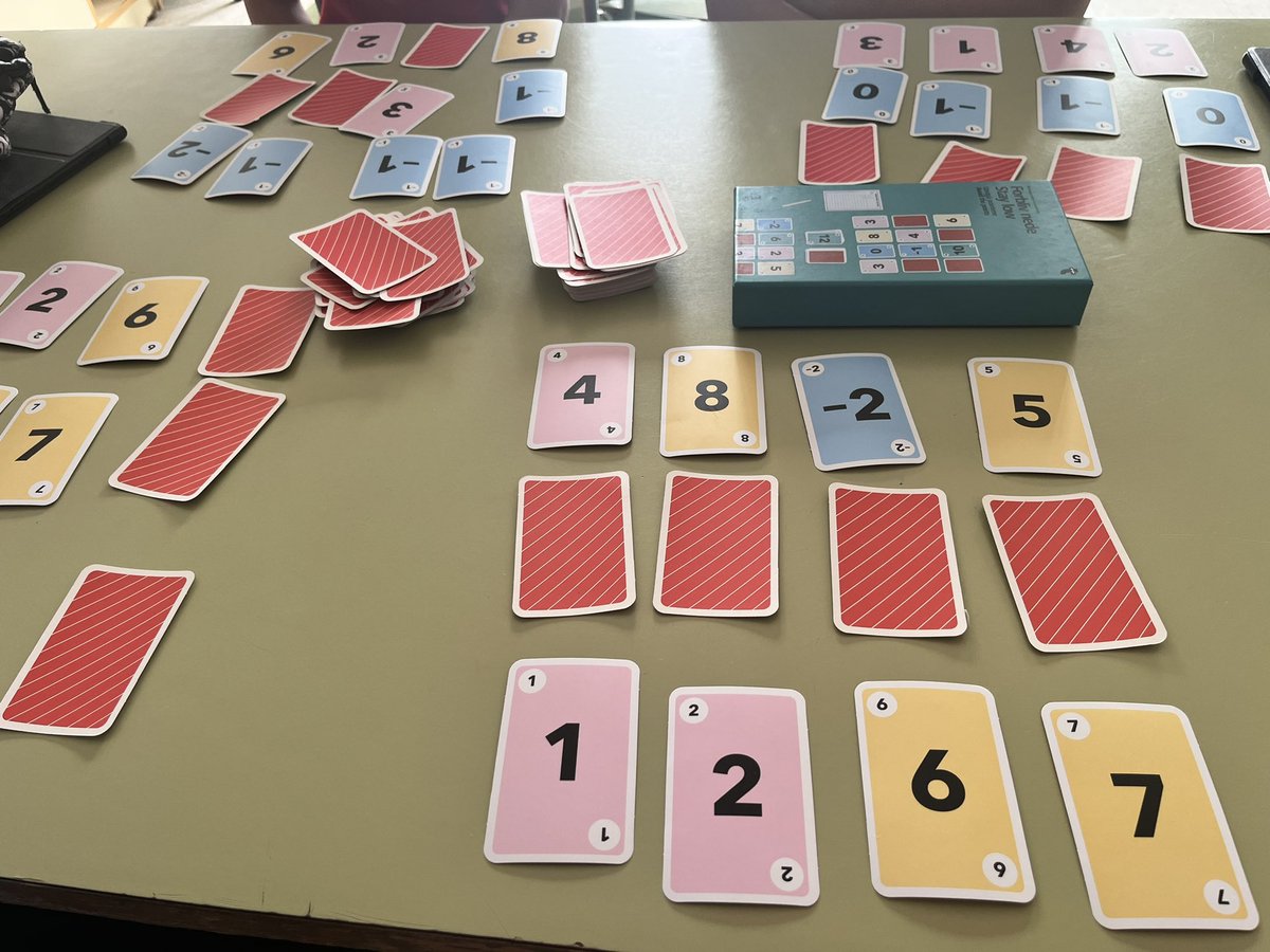 gemagersan's tweet photo. Jueguito nuevo de @flyingtigeres, a los peques y a los no tan peques les encanta. Trabajamos el cálculo mental, la planificación, la toma de decisiones, entre otras funciones ejecutivas.¿Quién gana? El que haya tomado las mejores decisiones para quedarse con menos puntuación. https://t.co/FMsiKNJ0pv