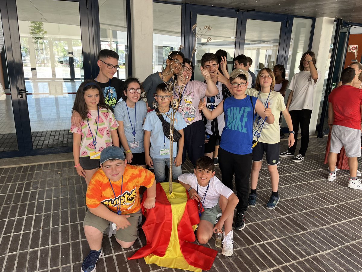 ceiparcipreste's tweet photo. Hoy por la mañana nos han recibido en la escuela Gago Coutinho donde hemos comenzado las actividades de nuestro proyecto Ludanta Kune 🇵🇹🇪🇸🇧🇪
Por la tarde hemos estado de visita en Sintra. ¡Ha sido espectacular!🏰
@sepiegob @educacyl @CFIE_Segovia #erasmusplus #arcierasmus👋 https://t.co/PXx0yATWxg