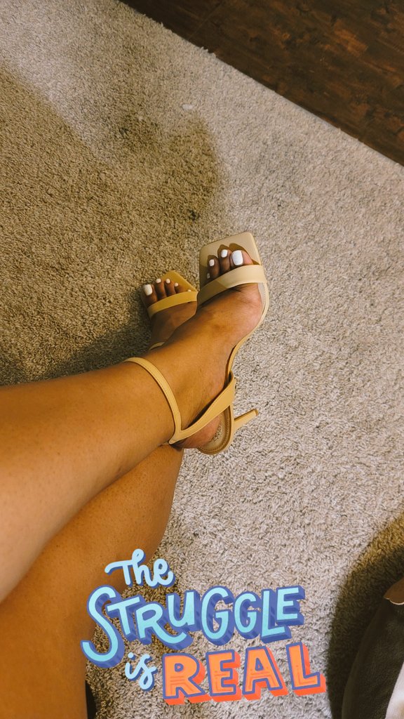 Pinaycocoa's tweet photo. A lil #retailtherapy to cure the #Mondayvibes 
#vincecamuto
#spring https://t.co/TAuwY3mniD