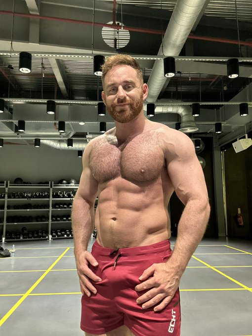 Happy with my Gym progress!   💪 https://t.co/hKLYchX3ro