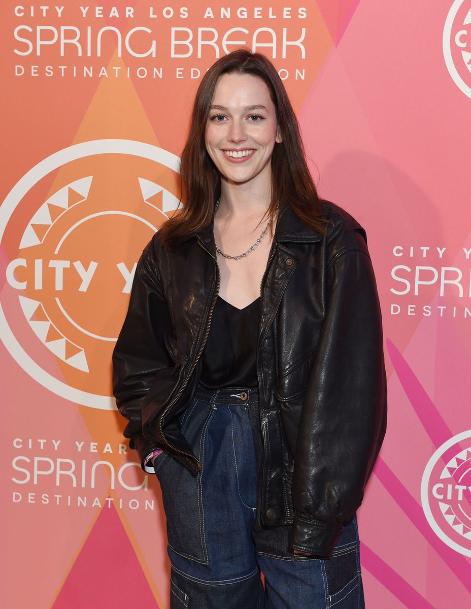 Portal Victoria Pedretti Brasil tweet media