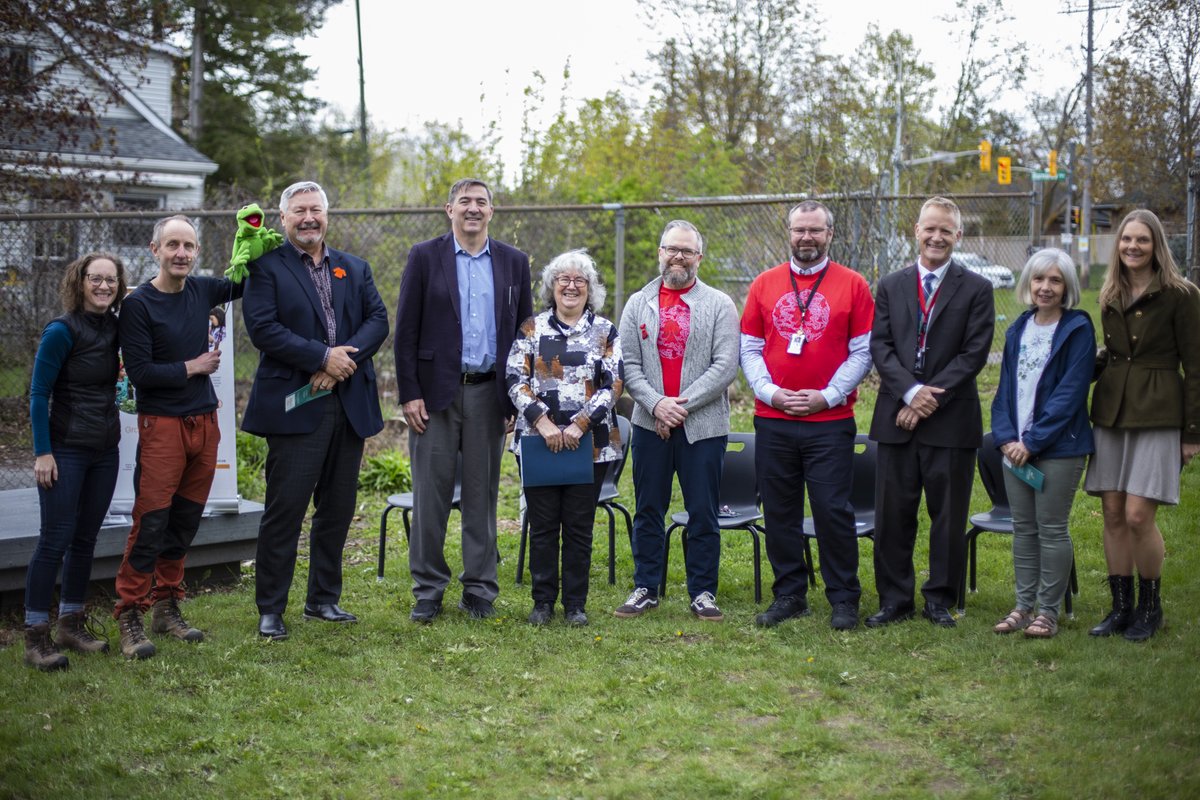 PathwayProject_'s tweet image. We celebrated the our $750,000 Grow Grant from Ontario Trillium Foundation! Thank you Queen Elizabeth for hosting us! We were recognized by MPP Dave Smith, KPR Chairperson Steve Russell &amp;amp; Superintendent James Brake. Great performance by the JK class &amp;amp; puppet show by Glen Caradus!