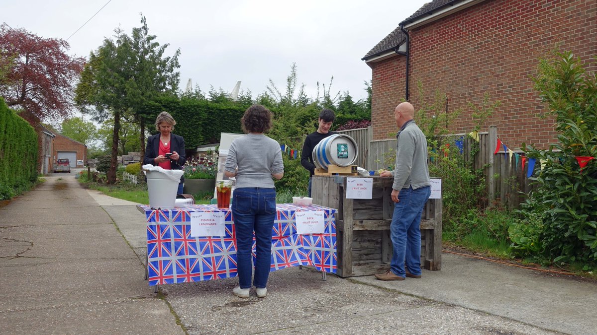 #Sissinghurst #CoronationBigLunch  great success thanks to <a href="/npseymour/">npseymour</a> for the Bursens 69 key organ <a href="/TMH_TN17/">The Milk House</a> for the beer TN17 Sissinghurst Village shop for the <a href="/PimmsGB/">Pimm's</a> and lemonade and all the helpers including Bramble 4x4 who all made it happen.