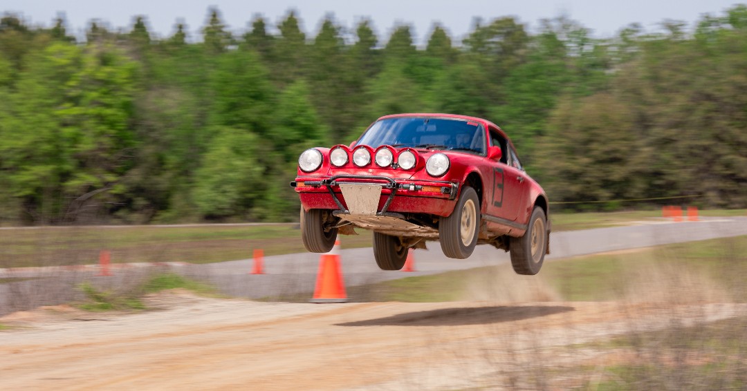 𝓕𝓵𝔂𝓲𝓷𝓰 𝓲𝓷𝓽𝓸 𝓽𝓱𝓮 𝔀𝓮𝓮𝓴 𝓵𝓲𝓴𝓮....🛫

📸KM Media LLC

#flying #porsche #oldschool #porscheclassic #jump #sendit #air #carjump #rallying