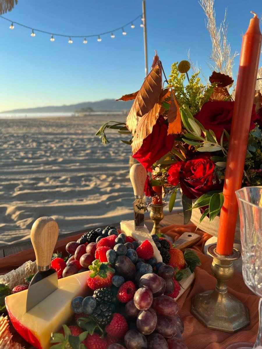 omardelrap's tweet photo. The most charming and most representative of California is the sunshine. In one afternoon, you can observe the romantic sunset with gradients of yellow, red, purple, blue, and pink. The layout is very powerful. There are fruit biscuits and sandwiches as long as people arrive! https://t.co/G25dzTJtlT