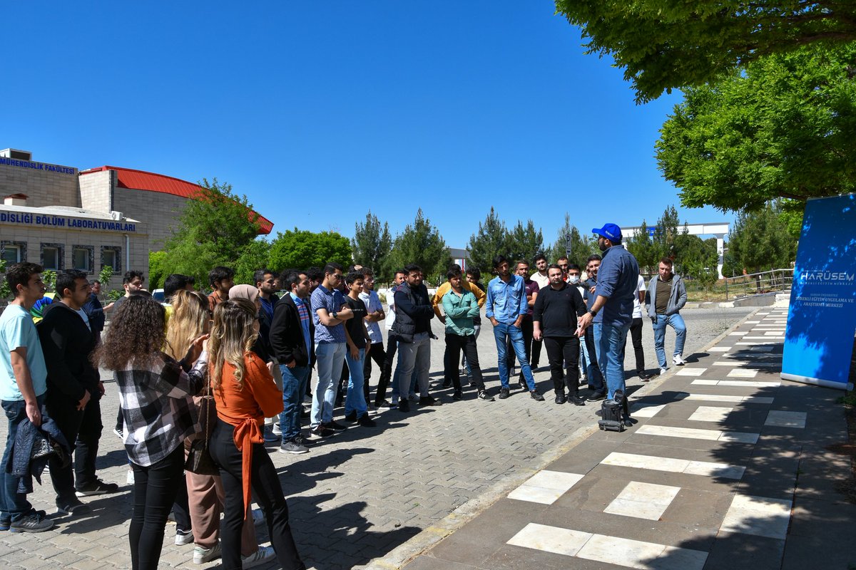 Harran Üniversitesi Sivil Havacılık Genel Müdürlüğü tarafından onaylı İHA-1 (Drone) eğitimlerimiz uygulamalı derslerin ardından sona erdi.