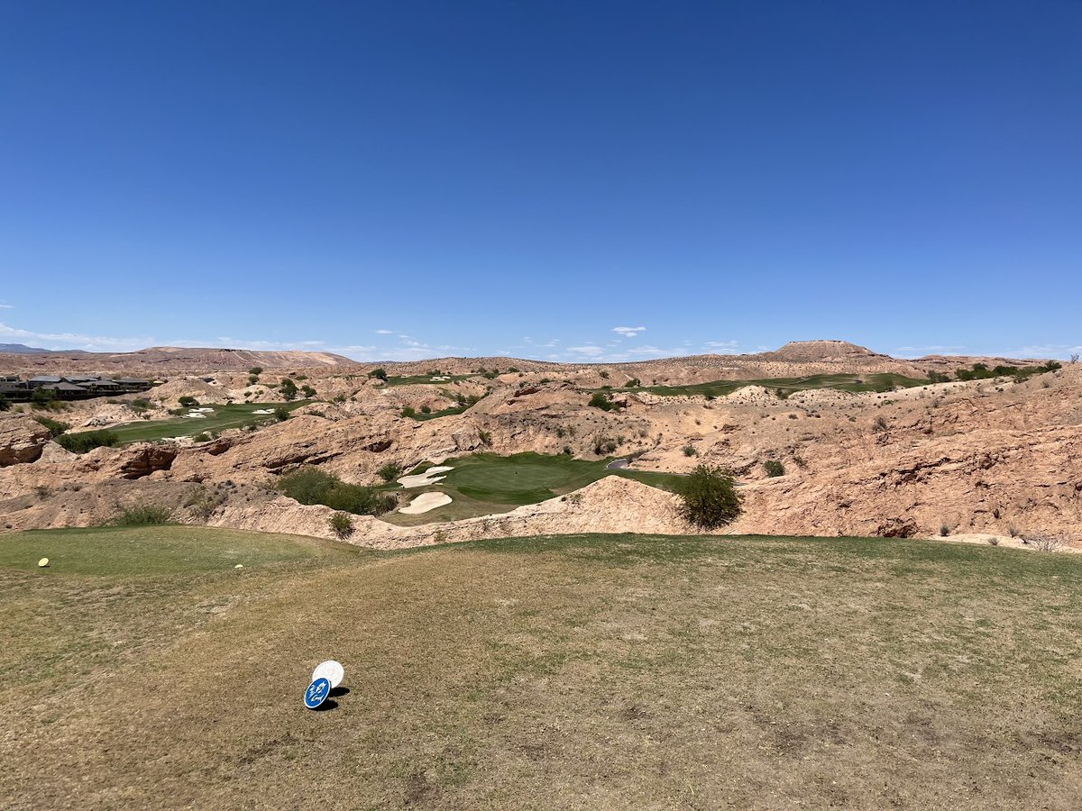 One of the most picturesque courses in the country lies in the heart of the desert 🏜️ @golfwolfcreeknv is the ultimate golf experience put together by Dennis Rider. Just come prepared with an extra sleeve of balls (or six 🤣) #nevadagolf