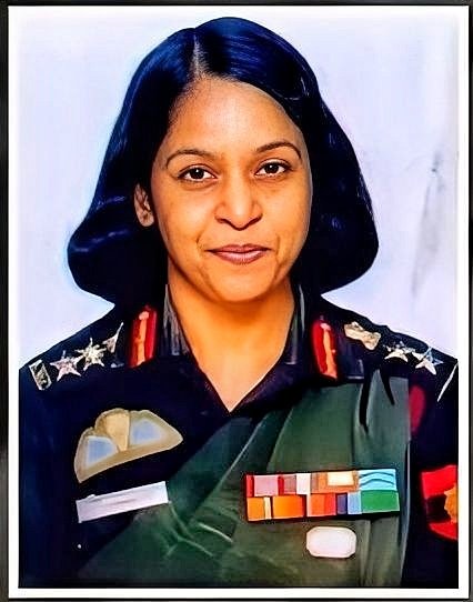 Colonel Shobhana Das (Retd) 5th Woman Paratrooper of the Indian Army. Served as RMO to two elite units of Para SF & in 60 Para Field Hosp. She was also part of the Indian Army's 'All Women Everest Expedition' in 2005. She is the 1st Woman CO of 403 Fd Hosp, Siachen.