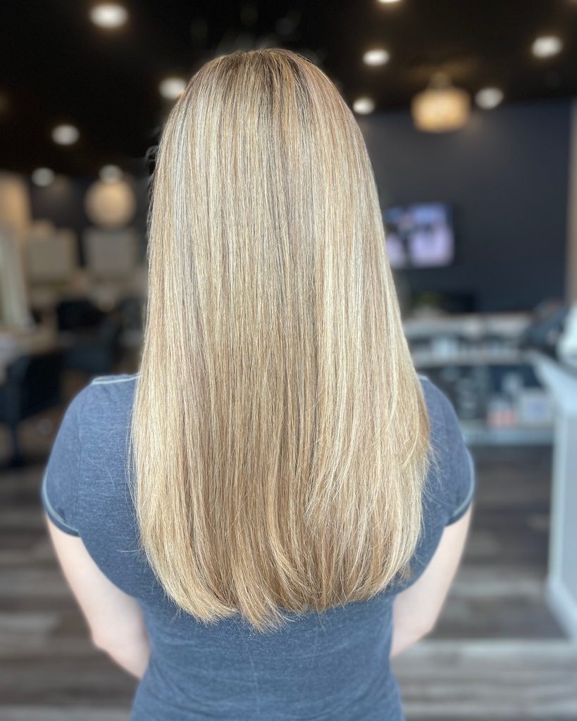 •
•
☀️Bright☀️
•
Jamie gave this beauty a ✨bright✨and✨blended✨blonde!
•
Are you ready for you summer brightness? Book your appointment today!
#chelmsfordma #mahairsalon #foils #blonde #dimensionalblonde #brighthair