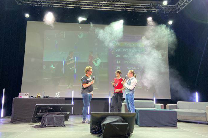 RVSGamingFR's tweet photo. Félicitations à @Yugo_V2 qui remporte le tournoi TFT du Verdun Joystick Players ! 🔥
Avec un beau top 2 pour @RVSKayliadan et un top 4 pour notre @RVSTavalus 💪

Merci à nos partenaires @MoselleCD57 @theriftmetz @LDLC Metz Augny / Thionville,  Sköpe et @BornyBuzz https://t.co/2MdxW3KVND