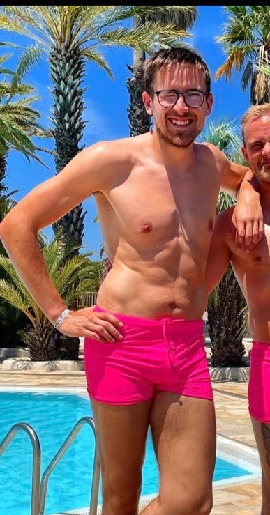 GRAYHOUND tweet media