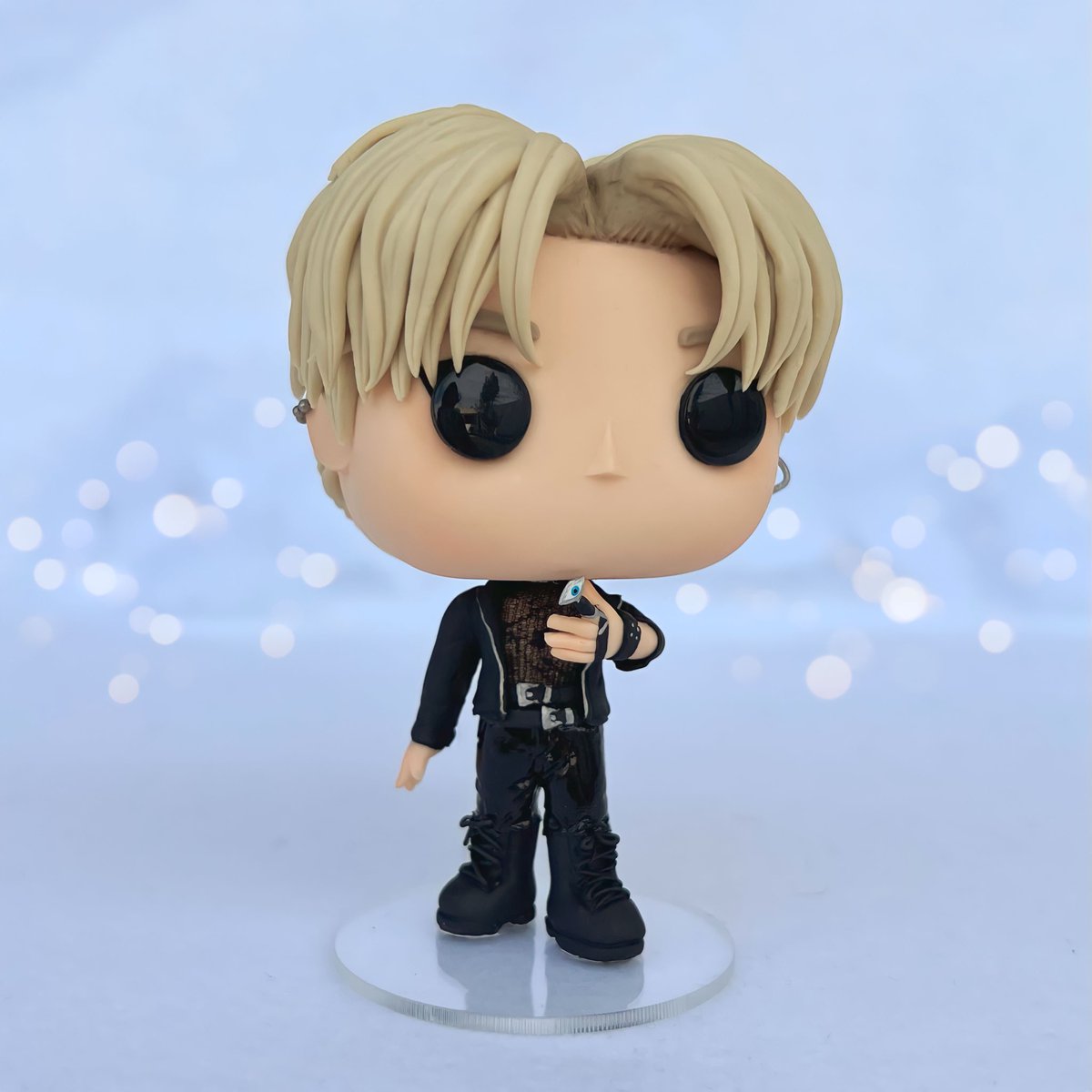 caseskzz's tweet image. oi gente, eu faço funkos do stray kids e recentemente meu trabalho deu uma viralizada que até saiu um pouco do meu controle kkkk 
queria apenas divulgar aqui para caso vejam meus vídeos e fotos circulando sem créditos saibam quem fez 🫶🏻
vou deixar um pouco do meu trabalho aqui +
