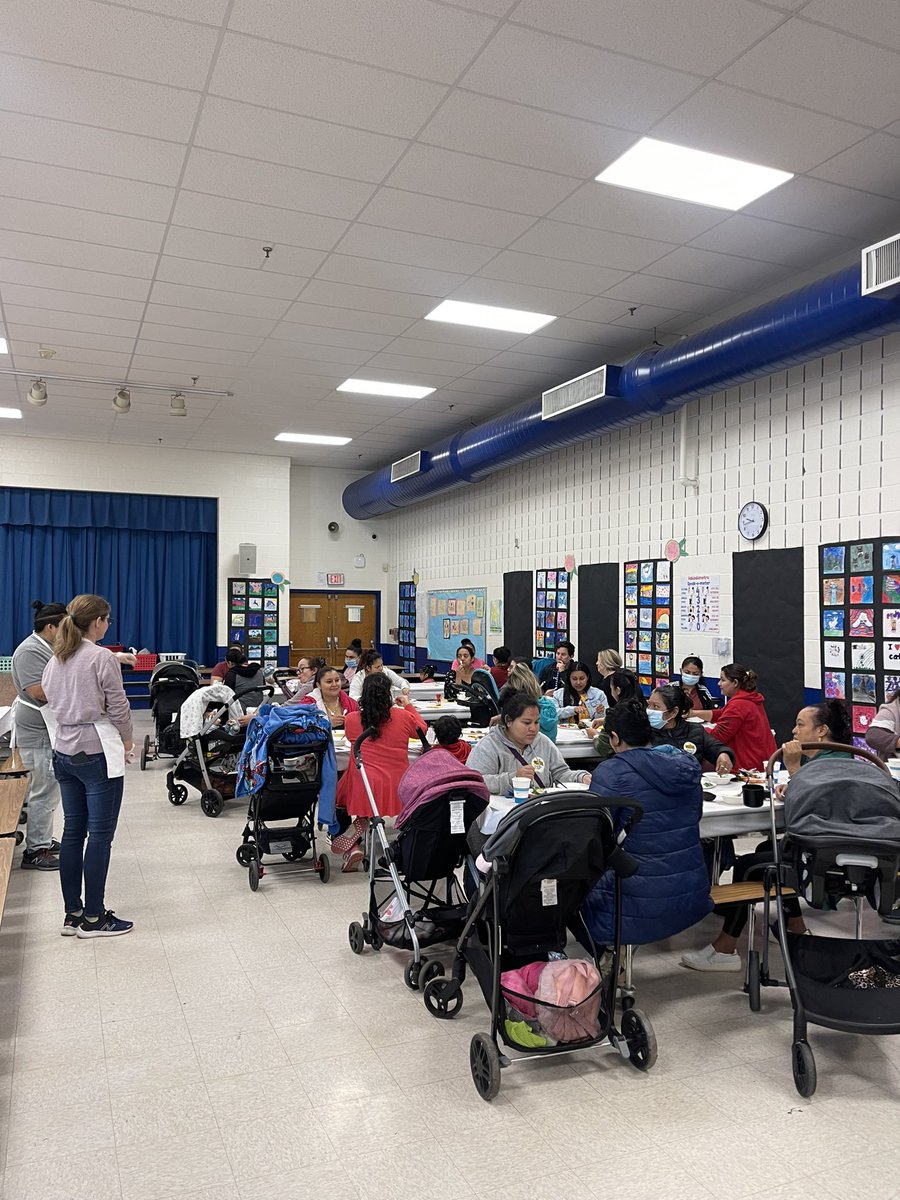 csl_msmax's tweet image. We are so thankful for @MCPSCommunitySc 🫶 Gaithersburg ES hosted a community breakfast with our principal and @hlcooks 👩🏻‍🍳