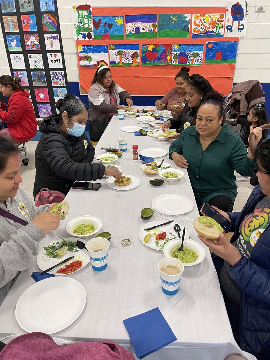 csl_msmax's tweet image. We are so thankful for @MCPSCommunitySc 🫶 Gaithersburg ES hosted a community breakfast with our principal and @hlcooks 👩🏻‍🍳