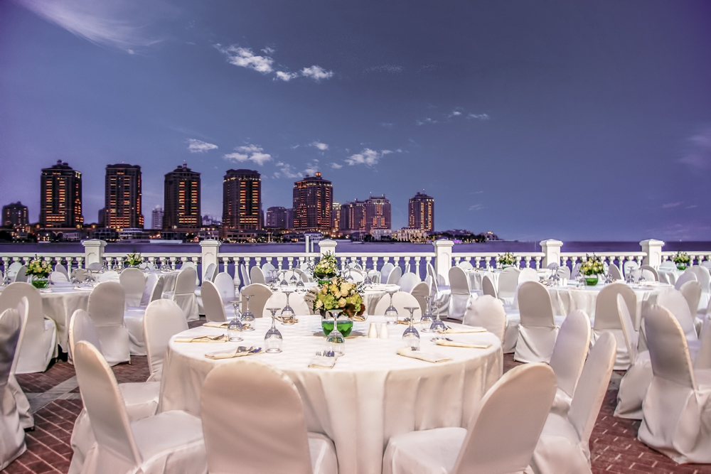TheDipClub's tweet photo. #somethingunique #terracewithaview #pearlqatar #thediplomaticclub 
من أكثر الأماكن جمالية وفي الهواء الطلق، يتسع لعدد ٧٥٠ شخصاً وهو الخيار الأمثل لحفلات الزفاف، مآدب العشاء وحتى لمناسبات العمل.
إتصل بأحد موظفينا على #44847444 لنساعدك على تنظيم مناسبتك المميزة https://t.co/XSIEDP3dcw