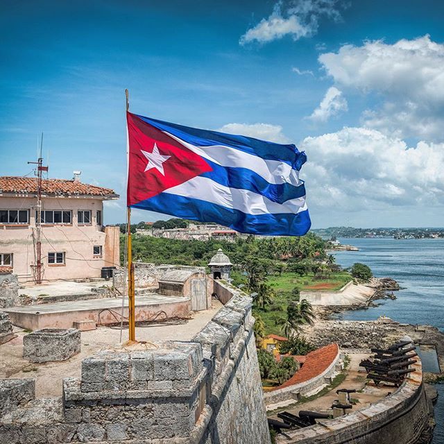 DMSRegla's tweet photo. "Esa bandera, ese cielo y esta tierra, la defenderemos al precio que sea necesario y al costo que sea necesario”

#VivaCuba https://t.co/N7PlECL582