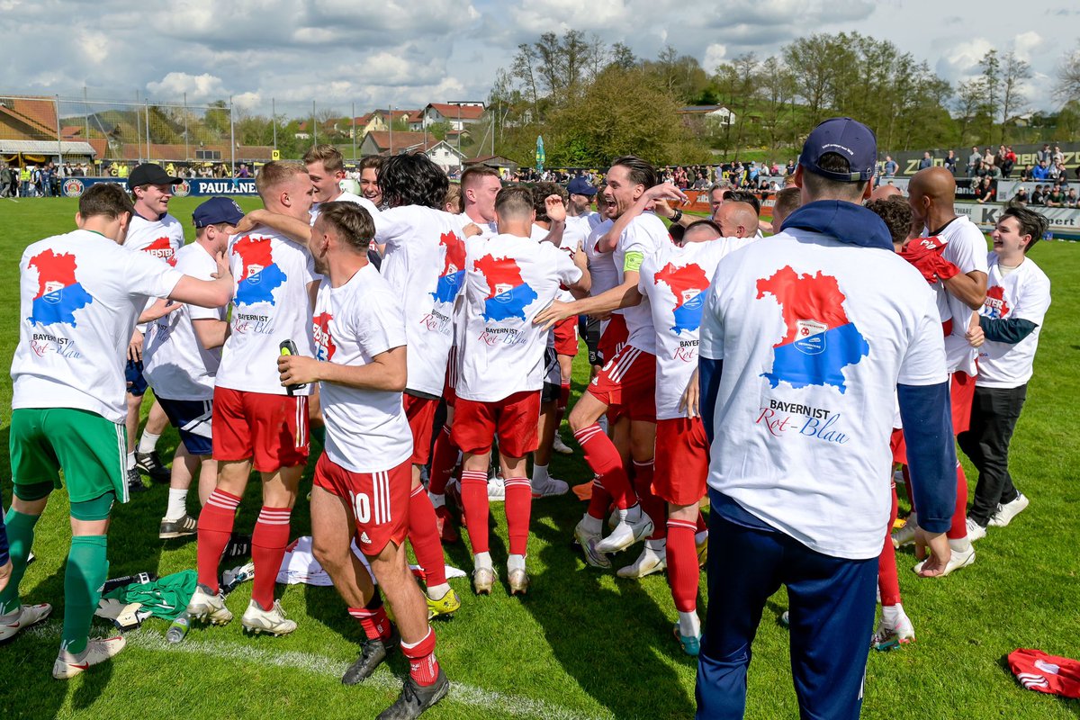 Sauber <a href="/Haching_1925/">SpVgg Unterhaching</a> 👏🏻👏🏻Glückwunsch zur #Meisterschaft in der #Regionalliga 🥳 Die Daumen für die #Relegation in die <a href="/3_liga/">Dritte Liga</a> sind gedrückt ✌🏻 
——
📷: Sven Leifer
——
#newonads #Meister