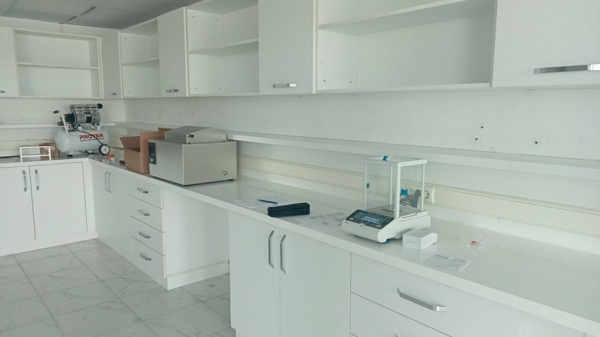Kutaylab's tweet photo. Gaziantep'te faaliyet gösteren sektörünün öncü firmalarından Akınal Bella firmasının laboratuvar kurulumunu tamamladık.Müşterimizin iyi günlerde kullanmasını dileriz.
#kutay #kutaylaboratuar #laboratuvar #teknoloji #çagdaslaboratuvarlaricin #textile #crosslinker Memmert GmbH https://t.co/xIt8aL84hV