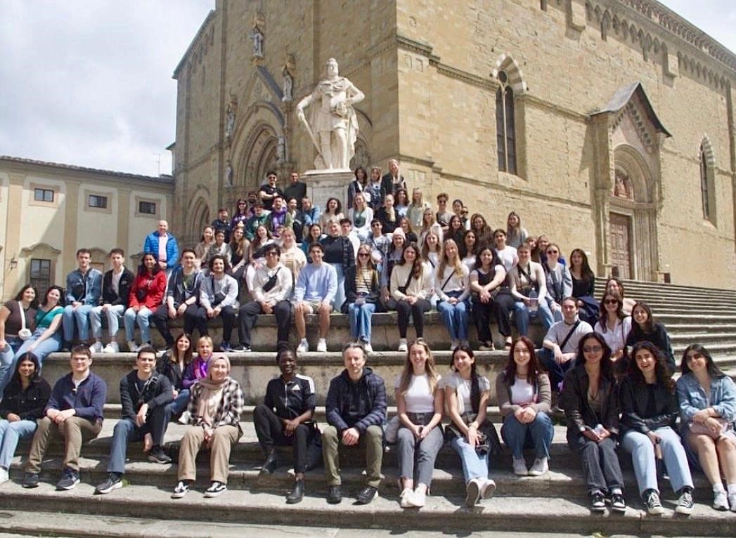 Our @KingsRondine and @WesternuItalian students are in Arezzo, Italy at @rondinenobel, an international Nobel Prize-nominated centre, to study human rights, peacebuilding and conflict with #Rondine World House students. Follow along on their journey! #ExperientialLearning