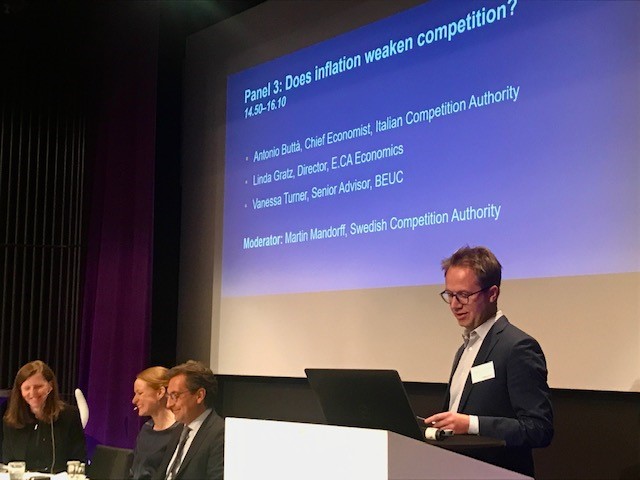 The Pros and Cons panel 3 discussion highlights the question Does inflation weaken competition? The possible weakening effect of inflation on competition is also a centrepiece in the recent debate on greedflation and shrinkflation youtube.com/live/okbNFW29j…