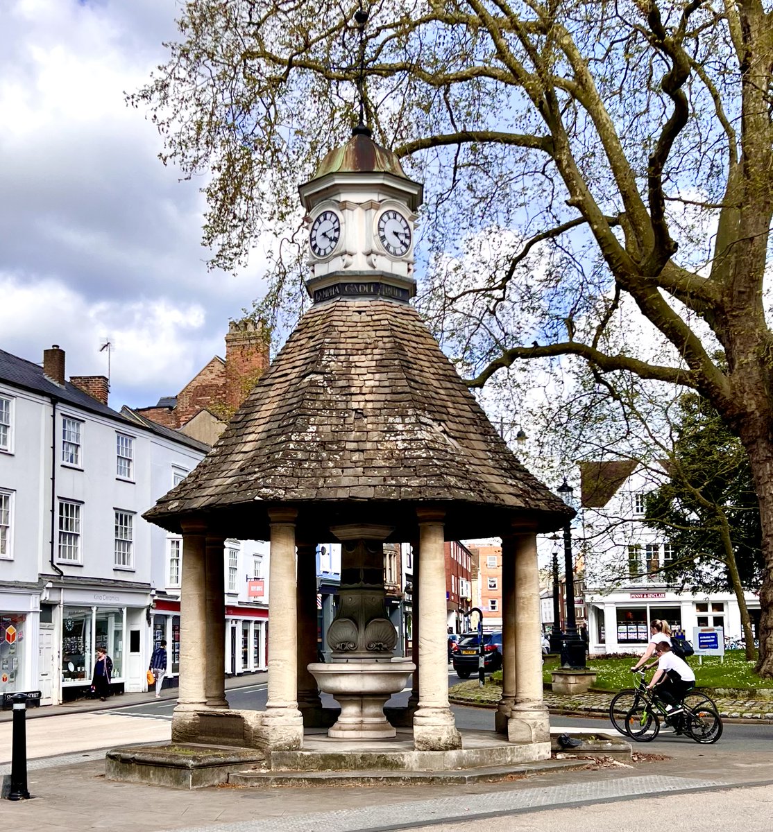 #fountainFriday - the charmingly bonkers Victoria Fountain, Oxford of 1899. 4 spouts set in scallops &  housed under a roof supported on Tuscan columns, topped off with a 4-faced clock and a weathervane.  Just a pity no longer working.