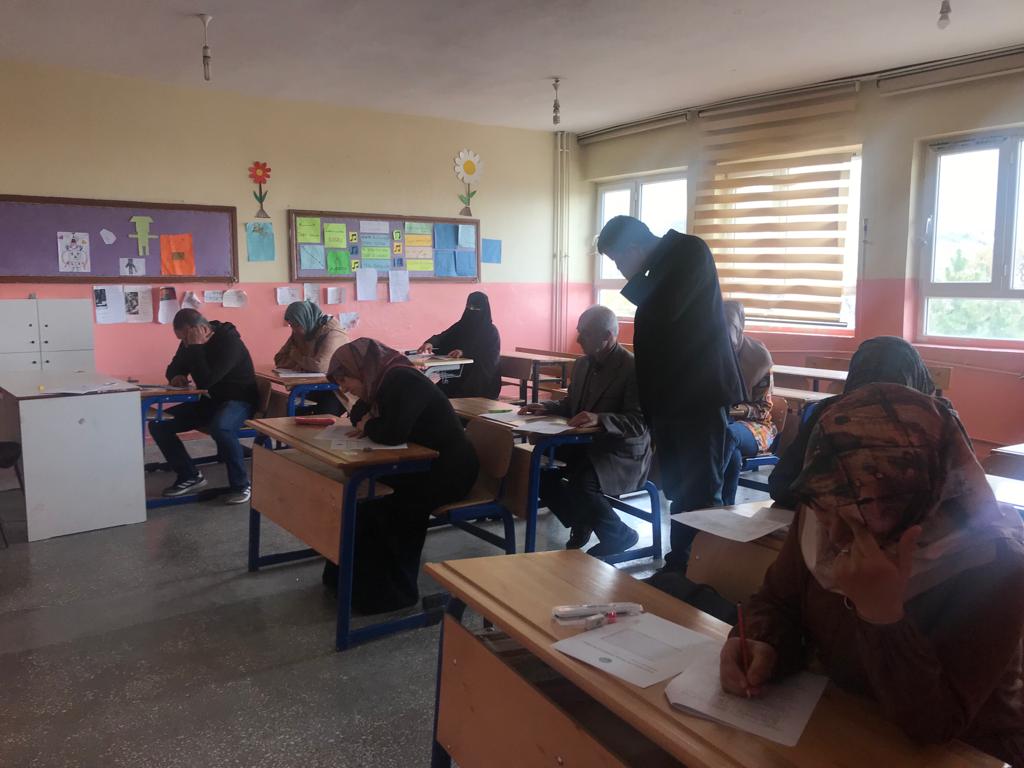 ikoglanogluiho's tweet photo. Veliler Arası Kitap Okuma Yarışma Sınavı yapıldı. @tcmeb @meb_dinogretimi @Bitlis_Mem @AdilcevazM @YavuzBEKARDE https://t.co/EfhcZClKkX