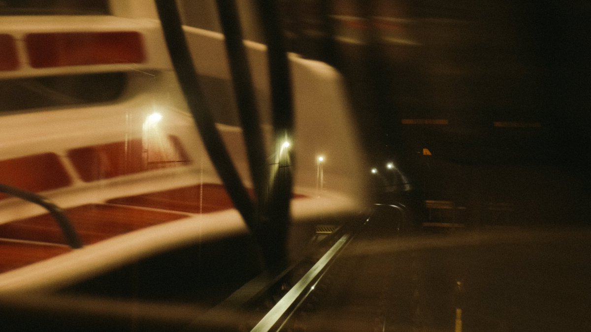 Le métro, la nuit