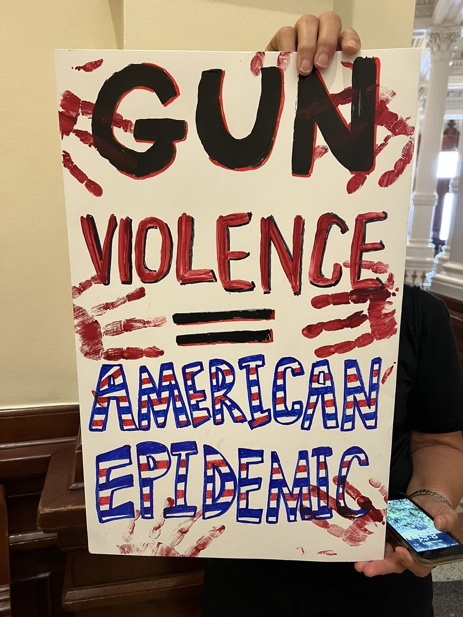 natalieontv's tweet photo. Now at the Capitol.
🧵 Two days after the #Allen shooting, and on deadline day for House Bill 2744 to receive a vote, @MomsDemand and families of the Uvalde shooting victims are preparing to gather in the Capitol’s rotunda. Updates here. #txlege @KVUE https://t.co/nZoKMAPWQ3