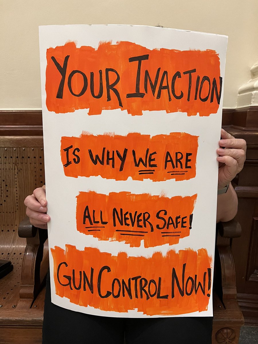 natalieontv's tweet photo. Now at the Capitol.
🧵 Two days after the #Allen shooting, and on deadline day for House Bill 2744 to receive a vote, @MomsDemand and families of the Uvalde shooting victims are preparing to gather in the Capitol’s rotunda. Updates here. #txlege @KVUE https://t.co/nZoKMAPWQ3