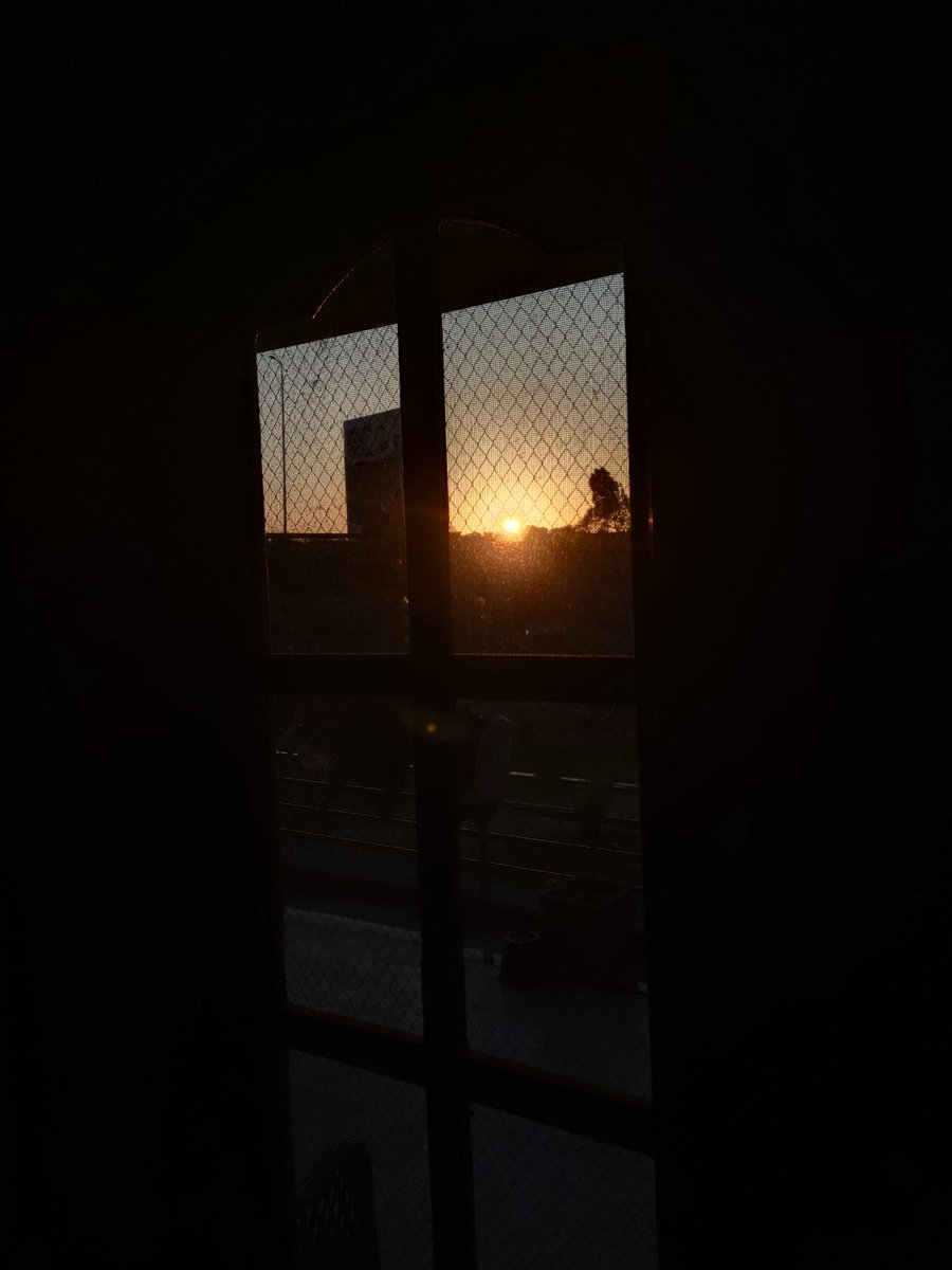 joeomf's tweet photo. A sunset! https://t.co/nlpMxGyHNY