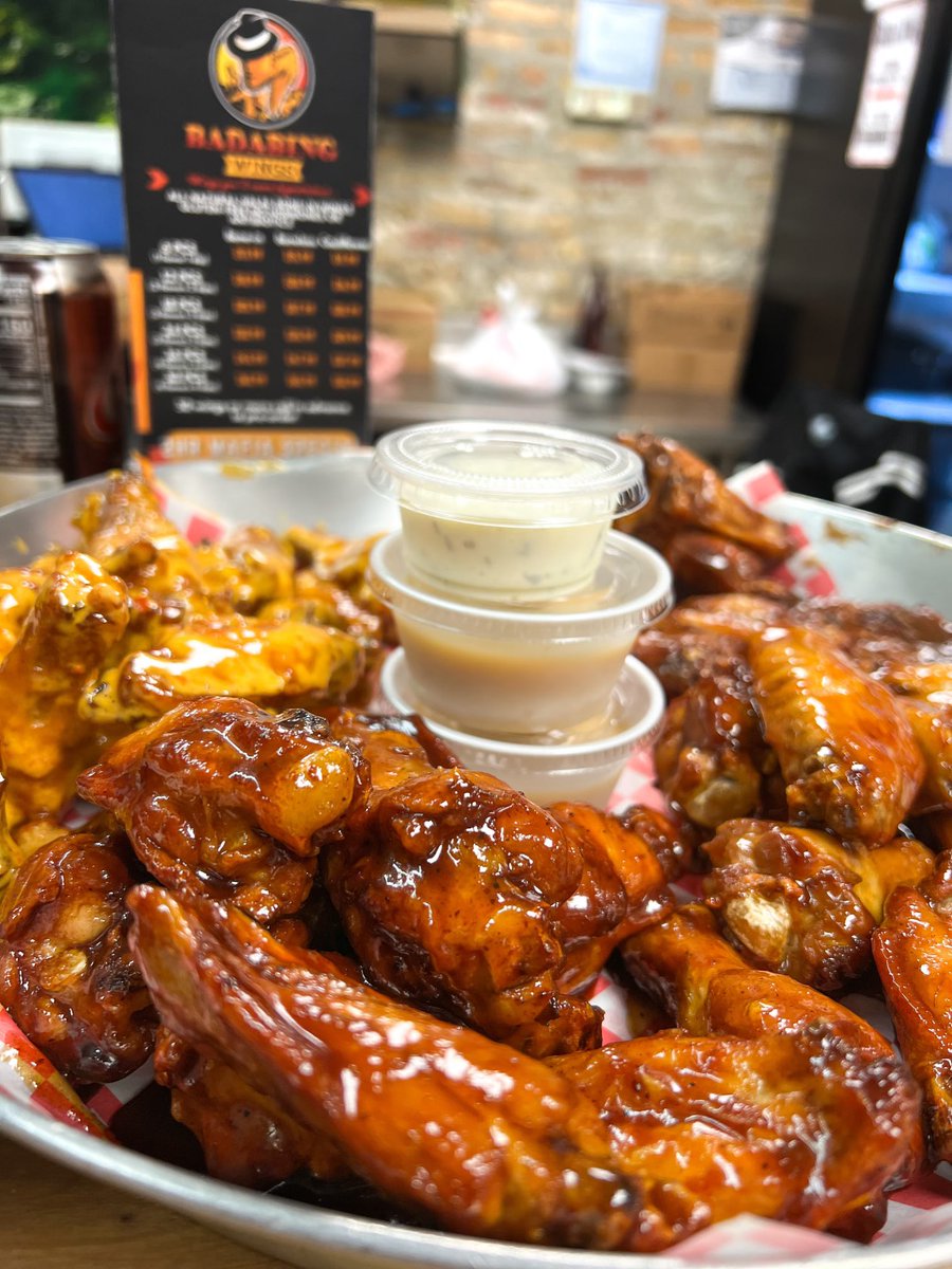 BadabingWings's tweet photo. BabyFace Nelson Sauce just hits differently π€π½π₯. #babyfacenelson #sauce #badabing #monday #fyp #halal #crescent #uptown #chicago #werebuiltdifferent #saucy #juicy #meaty #openwednesday #closedmondayandtuesday #fyp https://t.co/QcQ861A26k