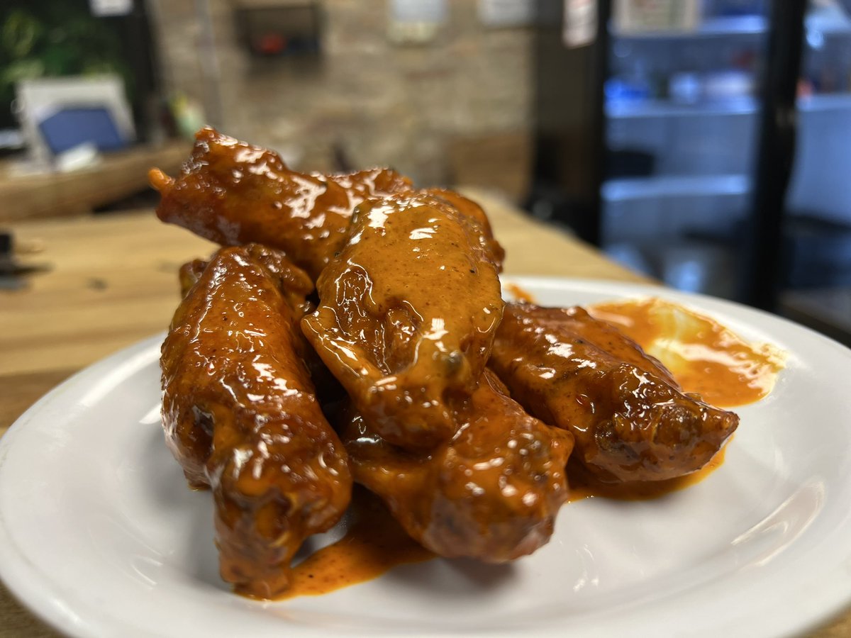 BadabingWings's tweet photo. BabyFace Nelson Sauce just hits differently π€π½π₯. #babyfacenelson #sauce #badabing #monday #fyp #halal #crescent #uptown #chicago #werebuiltdifferent #saucy #juicy #meaty #openwednesday #closedmondayandtuesday #fyp https://t.co/QcQ861A26k
