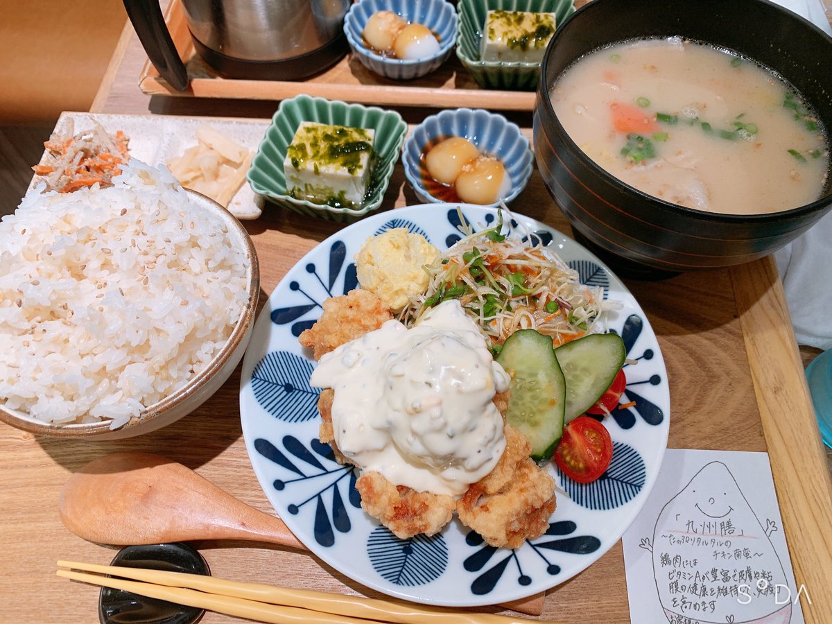 なんかね…久々にこめらく行ったらね、すごい多くてね、満腹に満腹になりました。

お昼ご飯のタイミングだったからカロリーゼロ！

九州膳美味しかった…
とり天だったらもっと間違いない🙌 https://t.co/AiWzfmQwBx