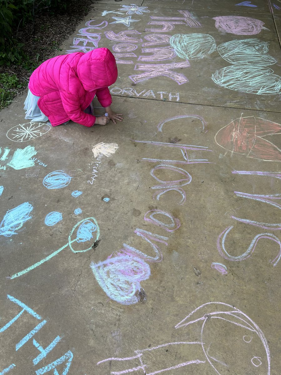 audrablack_'s tweet photo. Chalk the Walk on Sunday for #TeacherAppreciationWeek We 💜 you and appreciate you! @msjonovich @EmmaChaconED @itsMsAmey https://t.co/9K1ggJmON3