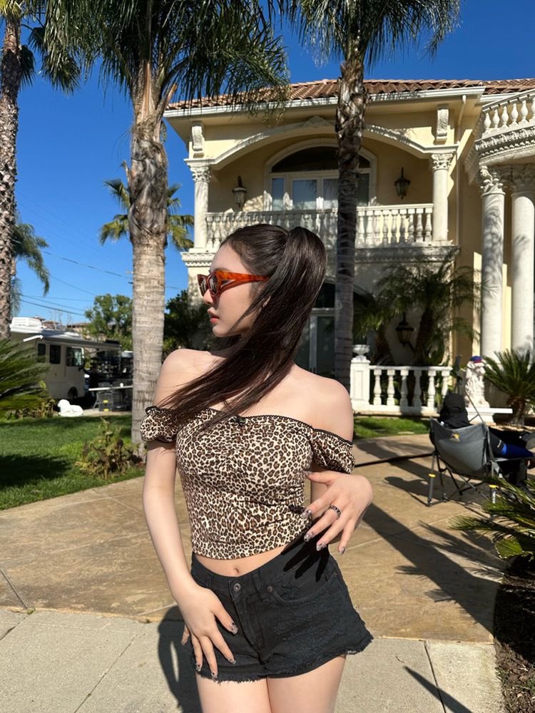 zhuoninge's tweet photo. ⌗𝘀𝗽𝗶𝗰𝘆𝗻𝗶𝗻𝗴_log_one   ╱  Is it just me, or leopard print makes you hotter than ever too? 💋 Under the sun, I feel like a wild roaring wild cat. My claws are sharps, and in every second I know how to catch my prey! (It’s by stealing their hearts btw) https://t.co/surRkQ3w4r