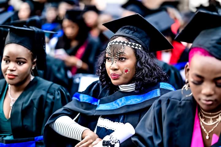 WalterSisuluUni's tweet image. Iqabakazi Elifunde Layityekeza!!! 

#wsugrad2023 #Mthatha