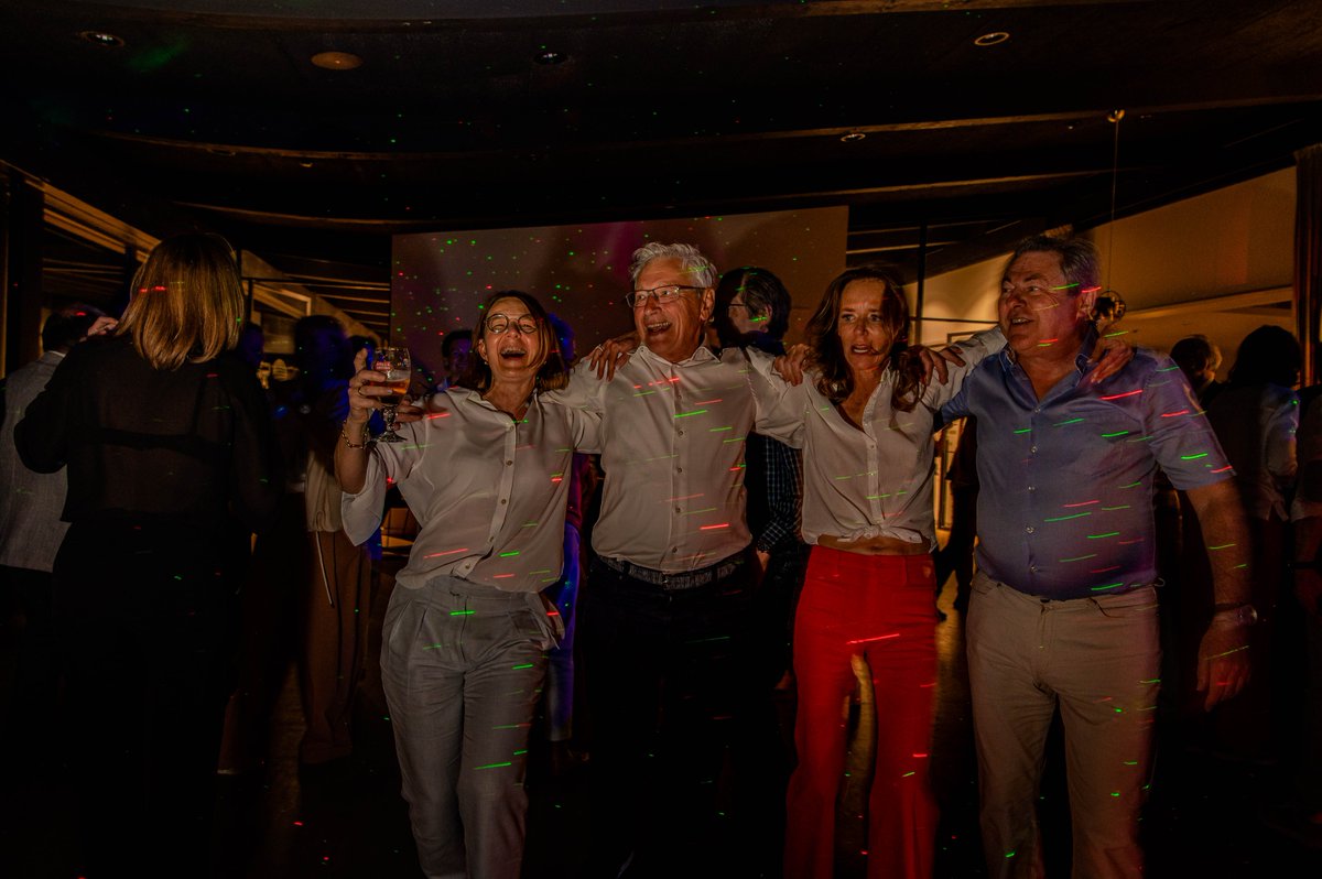VVTtweets's tweet photo. Duidelijk veel sfeer, gezellige babbels en swingende danspasjes afgelopen vrijdag op de Lentekriebelsfuif van SC Antwerpen (TCA).
#vvt #studieclub #TCA #tandartsen https://t.co/ngcuggfZ9J