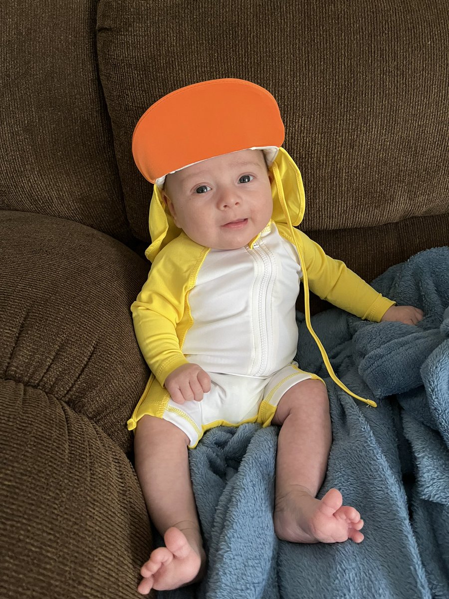 chaay__'s tweet photo. how are you 2 months old 🥹 https://t.co/1AFCYy96YZ