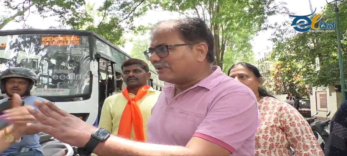 t_d_h_nair's tweet photo. Such WhatsApp uncles are the biggest threat to India's democracy https://t.co/hNXUi08h5Q