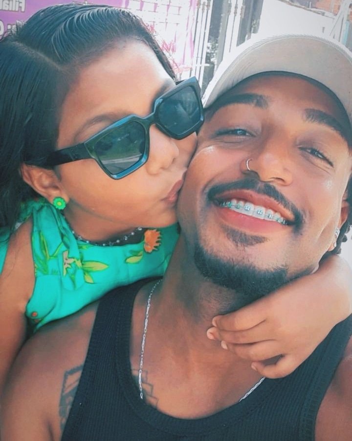 Te é pra mim o mais belo girassol de Van Gogh. 🌻♥️

#MeuTudo