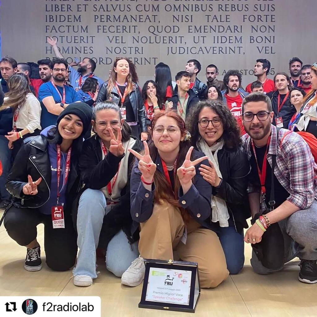 #Repost <a href="/f2radiolab/">F2 Radio Lab</a> with <a href="/use/">Roslyn K.</a>.repost
・・・
💙 TERAMO SI DIPINGE DI AZZURRO 💙

Siamo orgogliosi di dirvi che la Speaker Challenge del FRU 2023, organizzato da @radiouniversitarieit presso <a href="/uniteramo/">Università di Teramo</a> e <a href="/radiofrequenza/">Radio Frequenza Web</a> è stata vinta da una nostra speaker! ollichoi ♡

Napoli vi…