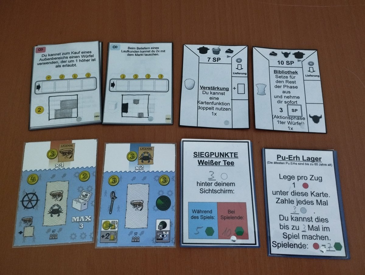 Cleaning my office again. Normally this takes ages when I start to dwell in old memories...

Found of the day are cards from 4 different games. The 2 on the bottom left are from a late #CaptainsOfTheGulf prototype. The 2 above that are from an half-way #PlantaNubo stage. 1/3