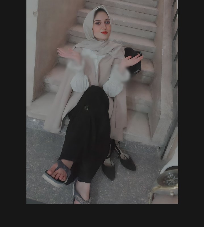 بالنسبة للخمس سنين بتوع الكلية 
فمفيش حد له جمايل عليا غير طنط الي ادتني الشبشب يوم المناقشة اكمل بيه بقيت اليوم في الكلية علشان الهيلز كان هيمو.تني ♥