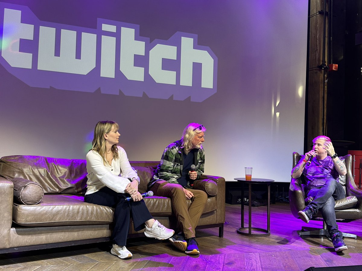 MegnaGaming's tweet photo. Had a blast at the Toronto Twitch meetup, catching up with so many familiar faces & making some new friends along the way ๐ #TTCHYPE https://t.co/baIUvsyiPe