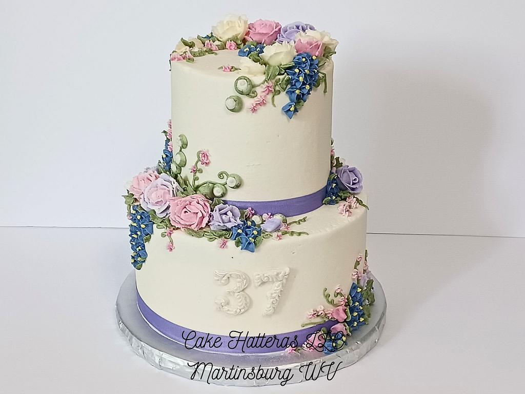 CakesDecor's tweet photo. Thirty Seventh Wedding Anniversary Cake by Donna Tokazowski- Cake Hatteras, Martinsburg WV
https://t.co/kSCPi3XXau
#weddinganniversarycake #smallweddingcake #purplewedding #purpleweddingake #purpleandwhiteweddingcake #cakehatter https://t.co/tcch59UwHF