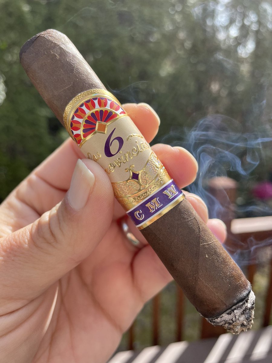 We’ll admit it 😂 we’re🪝’ed on these @EspinosaCigars Las 6 Provincias LE CMW cigars. Now that the weather has finally warmed up, it’s a beautiful Monday morning to sit outside and enjoy one. 

#cigar #cigars #nowsmoking